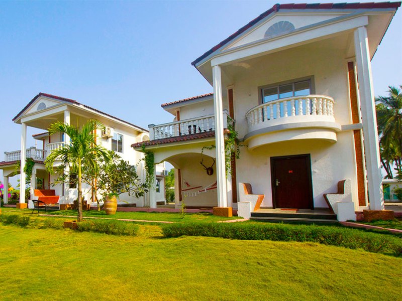 Duplex villa with its own lawn, porch and first-floor balcony